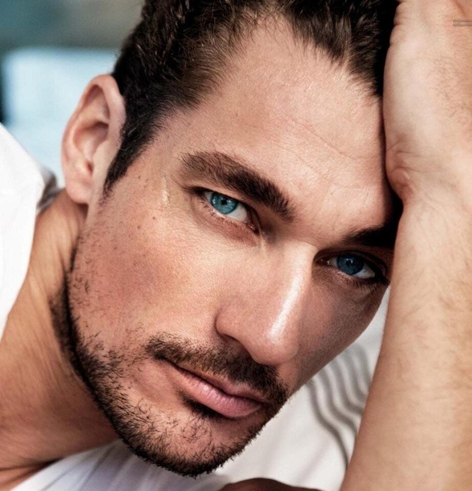 Темноволосый голубоглазый мужчина. David Gandy. Дэвид Ганди в 35. David Gandy 2022. Дэвид Ганди молодой.