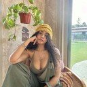  ,   Stephanie De, 29 ,   c 