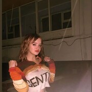 ,  Valeria, 21
