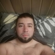  ,  Demi, 33