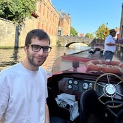  ,  Nik, 25