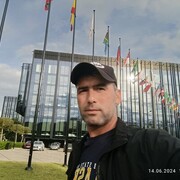  ,  Nico, 35