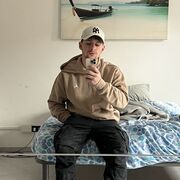  ,  Petro, 24