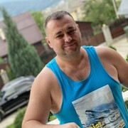  ,  Nik, 44