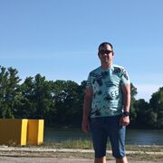  ,  Alex, 44