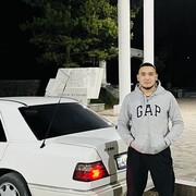 ,  Alikhan, 29