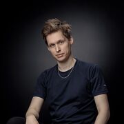  ,  Leo, 33