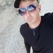  ,  Viktor, 29