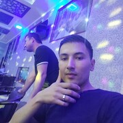  ,  Umrbek, 33