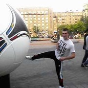  ,  Nikolas, 32