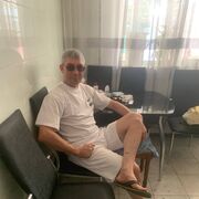  ,  Nik, 44