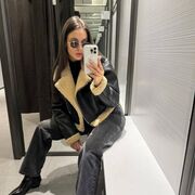  ,  Dina, 24
