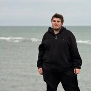  ,  Maksim, 23
