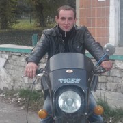  ,  Petro, 32