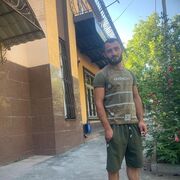  ,  Armen, 23