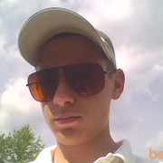  ,  Nik, 32