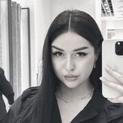  ,  Valeria, 24