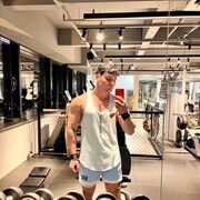  ,  Farrux, 25