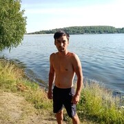  ,  Shoxruh, 33