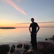  ,  Maksim, 21