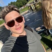  ,  Anton, 28