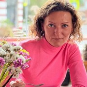  ,  Olga, 44