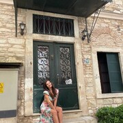  ,   Elena, 28 ,   