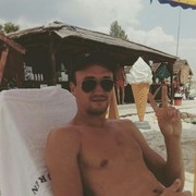  ,   Denis, 34 ,  
