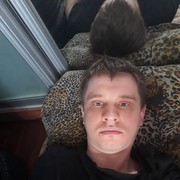  ,  Nikits, 35