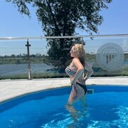  ,   Violetta, 33 ,   ,   