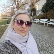  Azor,  Valeria, 40