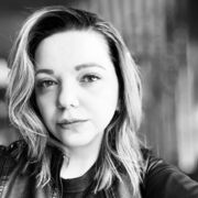  ,  Nika, 37