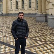  ,  Artur, 32