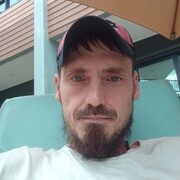  ,  Andrei, 32