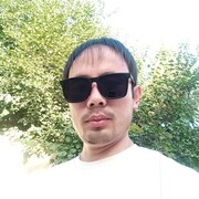 ,  Akbar, 32