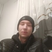  ,  Artur, 32