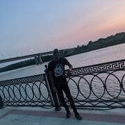  ,  Rony, 32