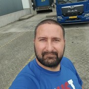  ,  Nik, 35
