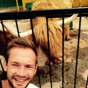  ,  Danya, 35