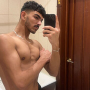  ,  Alaa, 21