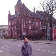 ,   Valentin, 32 ,  