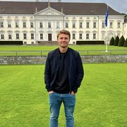 ,  Roman, 25