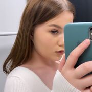  ,  Alisa, 23