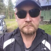  ,  Serge, 47