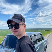  ,  Viktor, 24