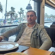  ,  Gio, 32