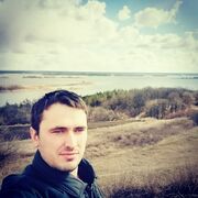  ,  Viktor, 32
