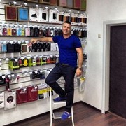  ,  Avazbek, 33