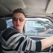  ,  Viktor, 31