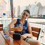  ,  Maksim, 31